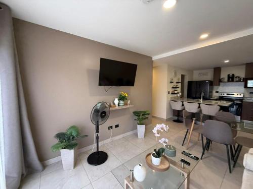 Tropical Sunshine in Condominio Agua Clara