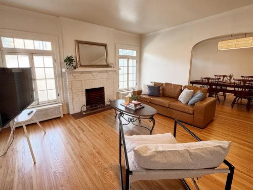 Uptown Home, Huge Loft, GAME ROOM!, Erie
