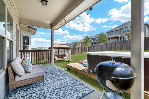 Hot Tub Getaway Game Room Office Yard Bbq Wifi in Castroville (TX)