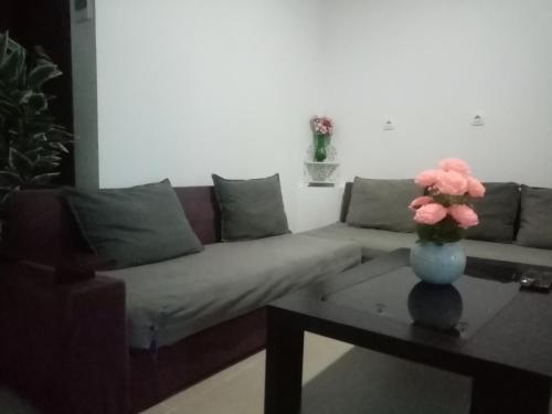 F2 bien situe in Hai Emir