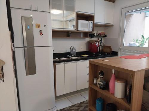 Beautiful, complete & cozy com garagem in กัมโปลิมโป