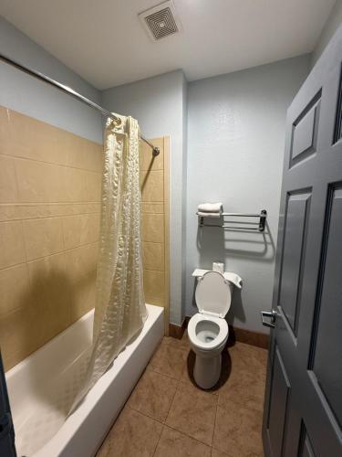 Budget Host Inn Stafford - Houston - image 2