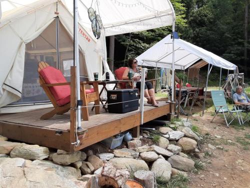 Tentrr Riverfront Ritz in Лейк Лузерн