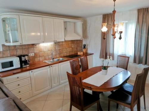 keuken, Villa Marid Opatija - One Bedroom Apartment With Balcony in Pobri