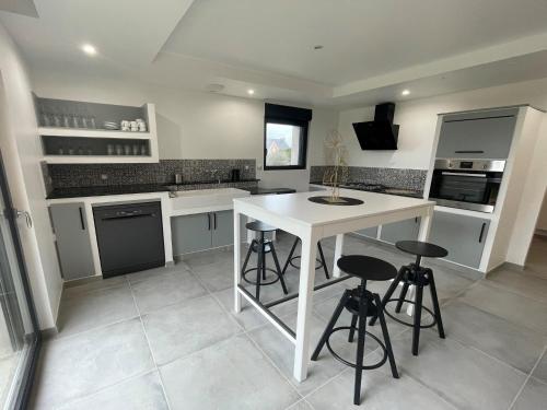 virtuve, Stay in Brittany House by St Michel in Plestena Legrēva