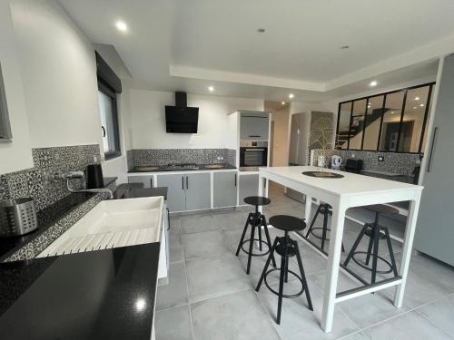 virtuve, Stay in Brittany House by St Michel in Plestena Legrēva