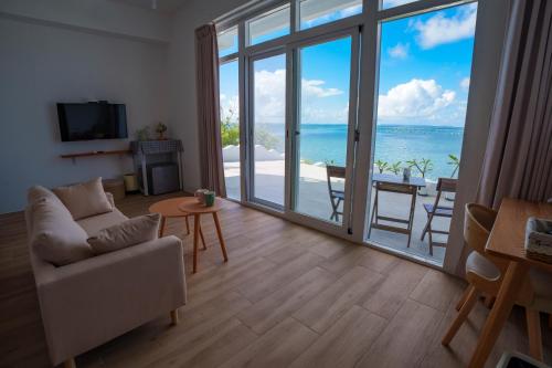 與浪共舞 near Penghu Great Bridge