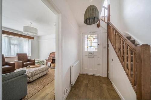 Cosy 3BR Home with Private Garden & Driveway in นิวมิลตัน