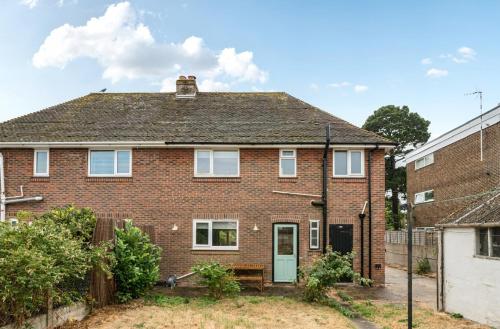 Cosy 3BR Home with Private Garden & Driveway in นิวมิลตัน