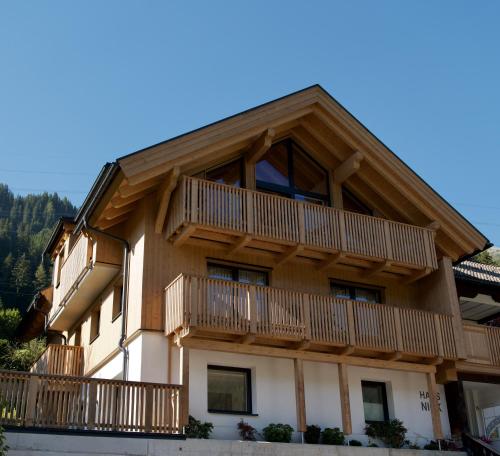 Haus Nick, Appartementhaus in Sankt Anton am Arlberg, Österreich