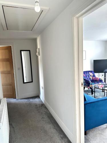 Modern 2 Bedroom First Floor Apartment, Free Parking, Woking in Moffat