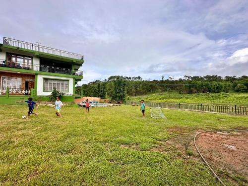 Surrounding environment, Ri Tngen in Umsning