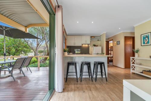 Riverfront Escape - Pool Fun and Space for Everyone, Moama (foto 6)