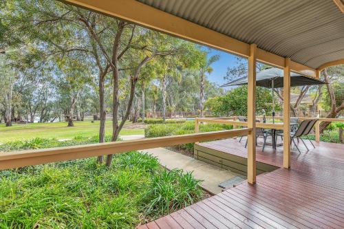 Riverfront Escape - Pool Fun and Space for Everyone, Moama (foto 2)