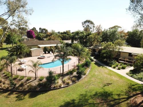 Riverfront Escape - Pool Fun and Space for Everyone, Moama (foto 7)