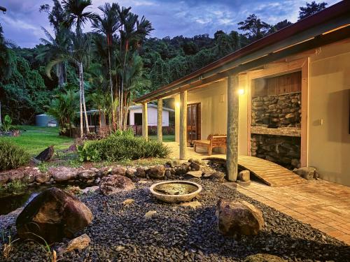 Vista exterior, Ahana Hillside - Scenic Stay Near Cairns in Fishery Falls