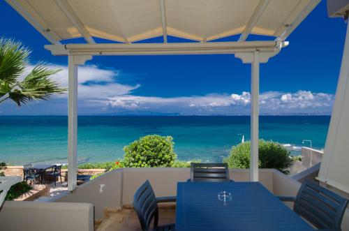 Kilátás, Plaka Studios in Plaka