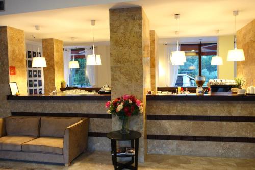 大堂, 帕阿維恩酒店 (Hotel Par Avion) in 阿普里爾齊