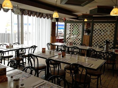 Restaurant, KC's Country Inn in Vars (ON)