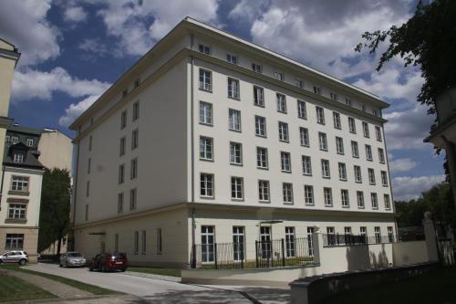 Dom Pomocy Studentom – Warsaw, LA