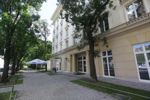 Dom Pomocy Studentom – Warsaw, LA