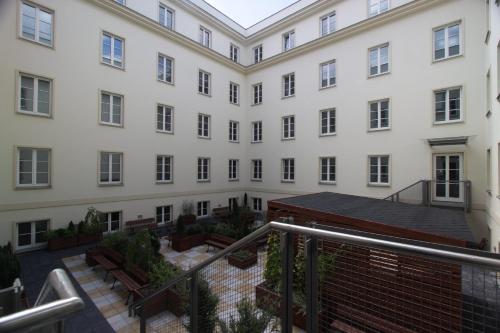 Dom Pomocy Studentom – Warsaw, LA