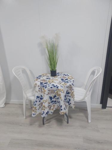 בקתה על הנחל in Kfar Yuval