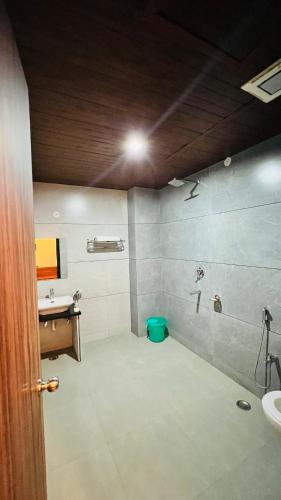 Bathroom, Sitavitka Hotels and Resorts in Siwan