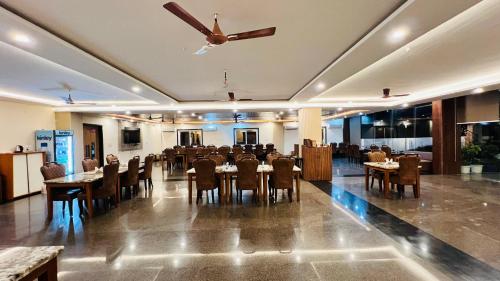 Restaurant, Sitavitka Hotels and Resorts in Siwan