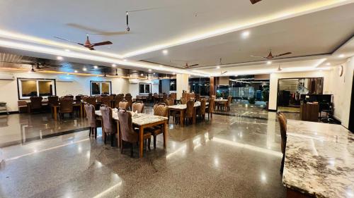 Restaurant, Sitavitka Hotels and Resorts in Siwan