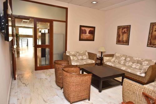 Shared lounge/TV area, Hotel Adsubia in Denia