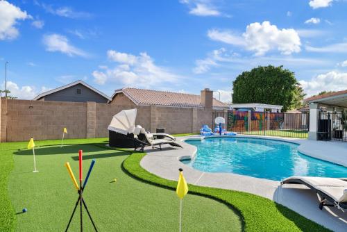 Ultimate Group Getaway 6BR w Pool & Mini Golf