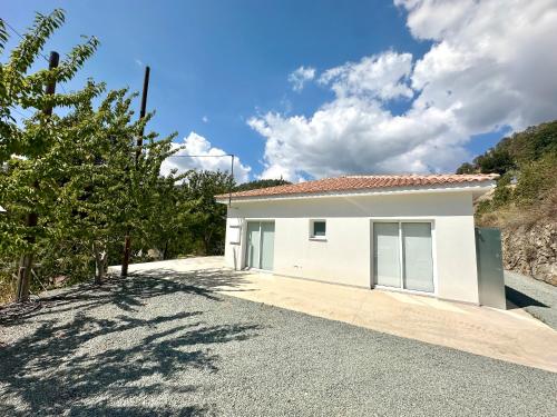 Home in the Hills in 阿格羅斯