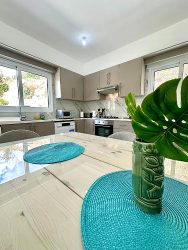 Home in the Hills in 阿格羅斯