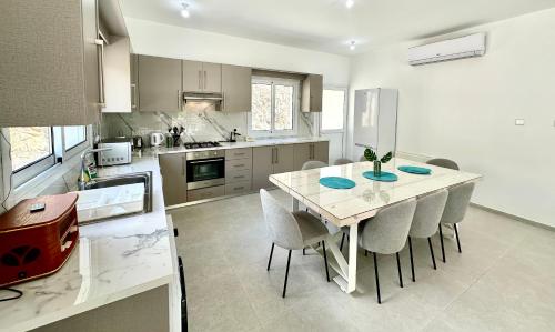 Home in the Hills in 阿格羅斯