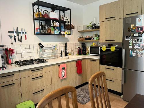 Charming 3BR with Piano, lovely Ness Ziona in 네스 지오나