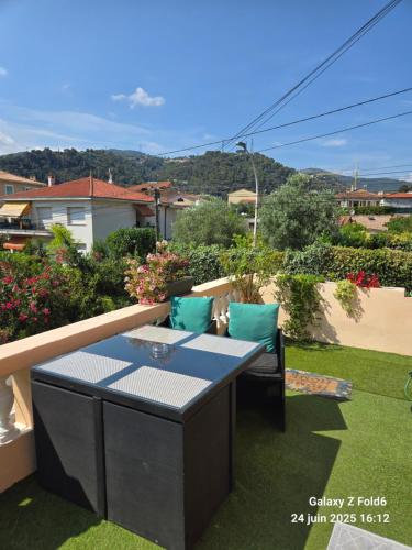 2 Studios et 2 Chambres paisible à La Trinité proche de Nice 15 mn, Monaco 20 mn et l'Italie 30 mn (2 Chambres paisibles a La Trinite proche de Nice 15 mn, Monaco 20 mn et l'Italie 30 mn et aussi 2 St) in La Trinite