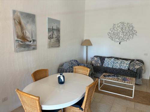 บริการและสิ่งอำนวยความสะดวก, Villa Meigama - Porto Giunco in นอตเตรี