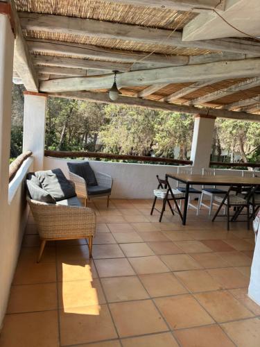 ระเบียง/ชานเรือน, Villa Meigama - Porto Giunco in นอตเตรี