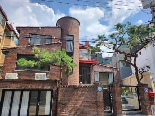 New Serene Hongdae Gardensuite, 5min from AREX, Seoul