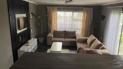 Great 2 bedroom home 100m from the beach in Hibberdene