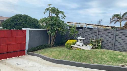 Great 2 bedroom home 100m from the beach in Hibberdene