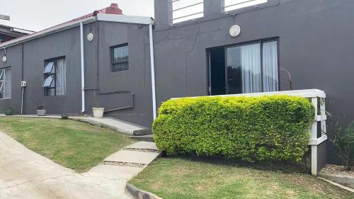 Great 2 bedroom home 100m from the beach in Hibberdene