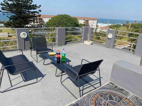 Great 2 bedroom home 100m from the beach in Hibberdene