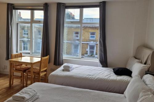 Modern Studio - Sleeps 4 & Direct Central Links
