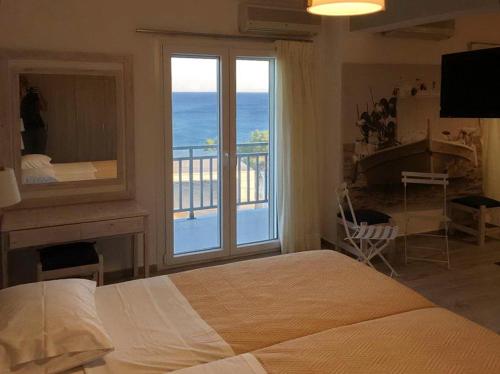 Sappho Plomari, Plomari (foto 2)