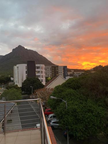 Treetops Studio near Rhodes Emlékmű