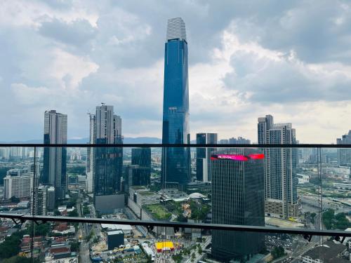 Axon suites bukit bintang Klcc by Aura - image 4