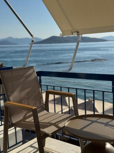 ทัศนียภาพ, Hotel Avra in เอไจนา