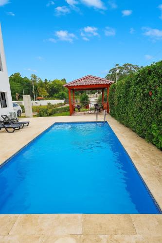 2-bedroom apartment with 24h electricity and private parking in ปลายา โดราดา